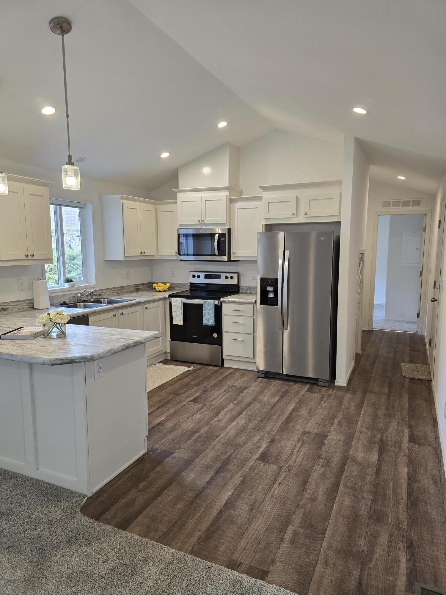 61000 Brosterhous Road, Unit 550 Bend, OR 97702 - Photo 10 of 26 Kitchen3