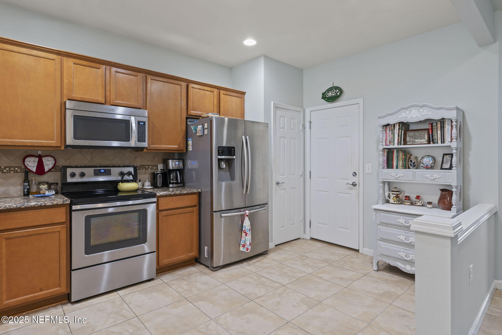6881 Roundleaf Drive Jacksonville, FL 32258 - Photo 7 of 34 kitchen and eat-in area