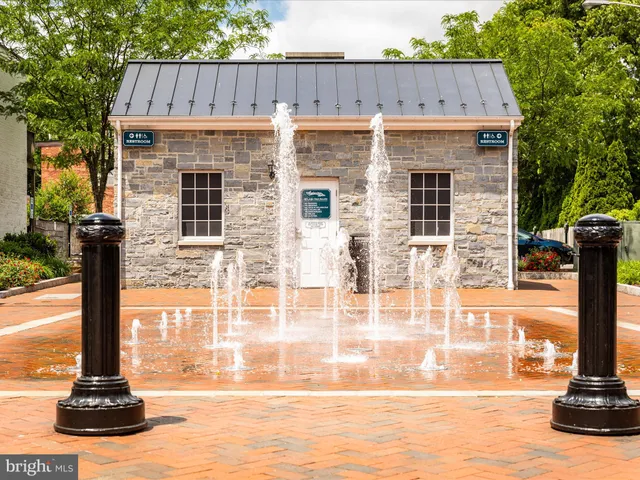 $399,999 | 707 East Cork Street, Winchester, VA 22601