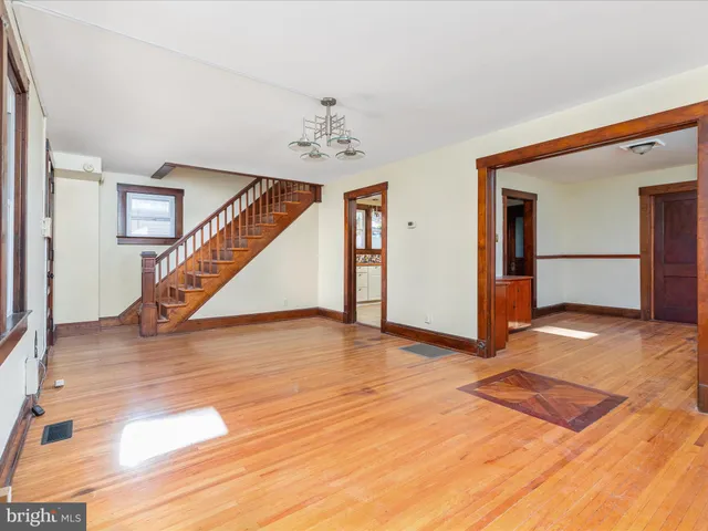 a view of an entryway with a workspace