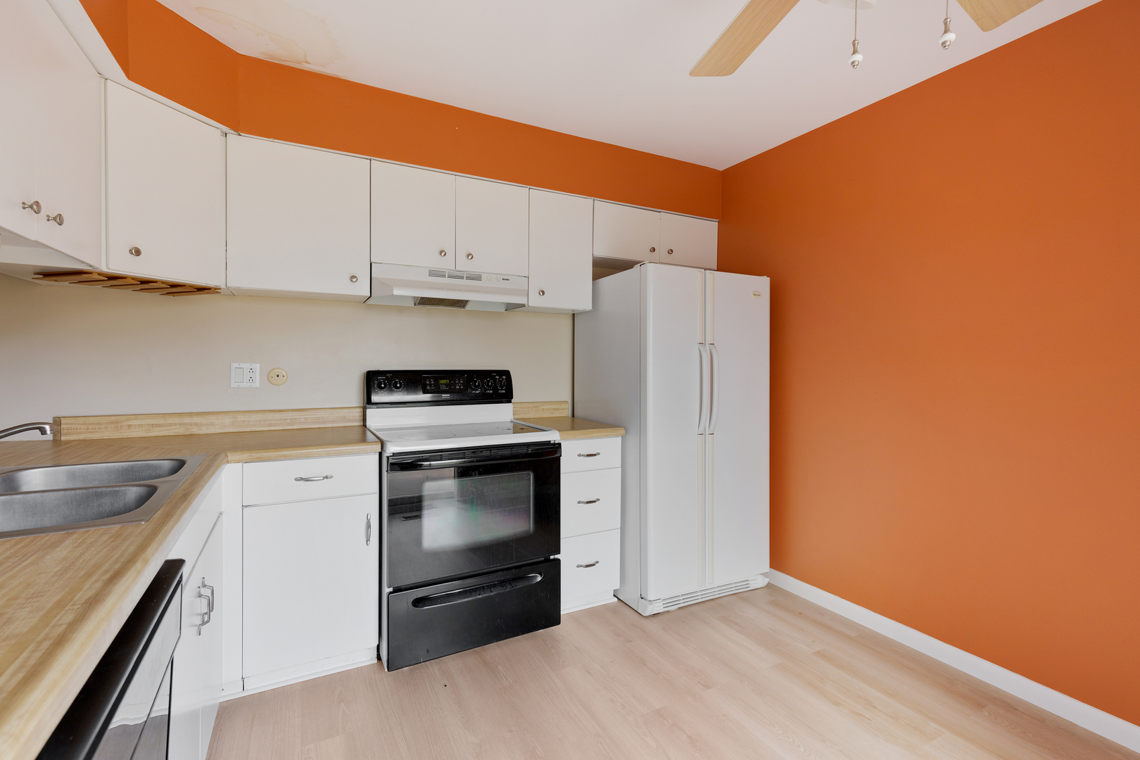 749 Shepard Court Gurnee, IL 60031 - Photo 9 of 22 a kitchen with a refrigerator sink and cabinets