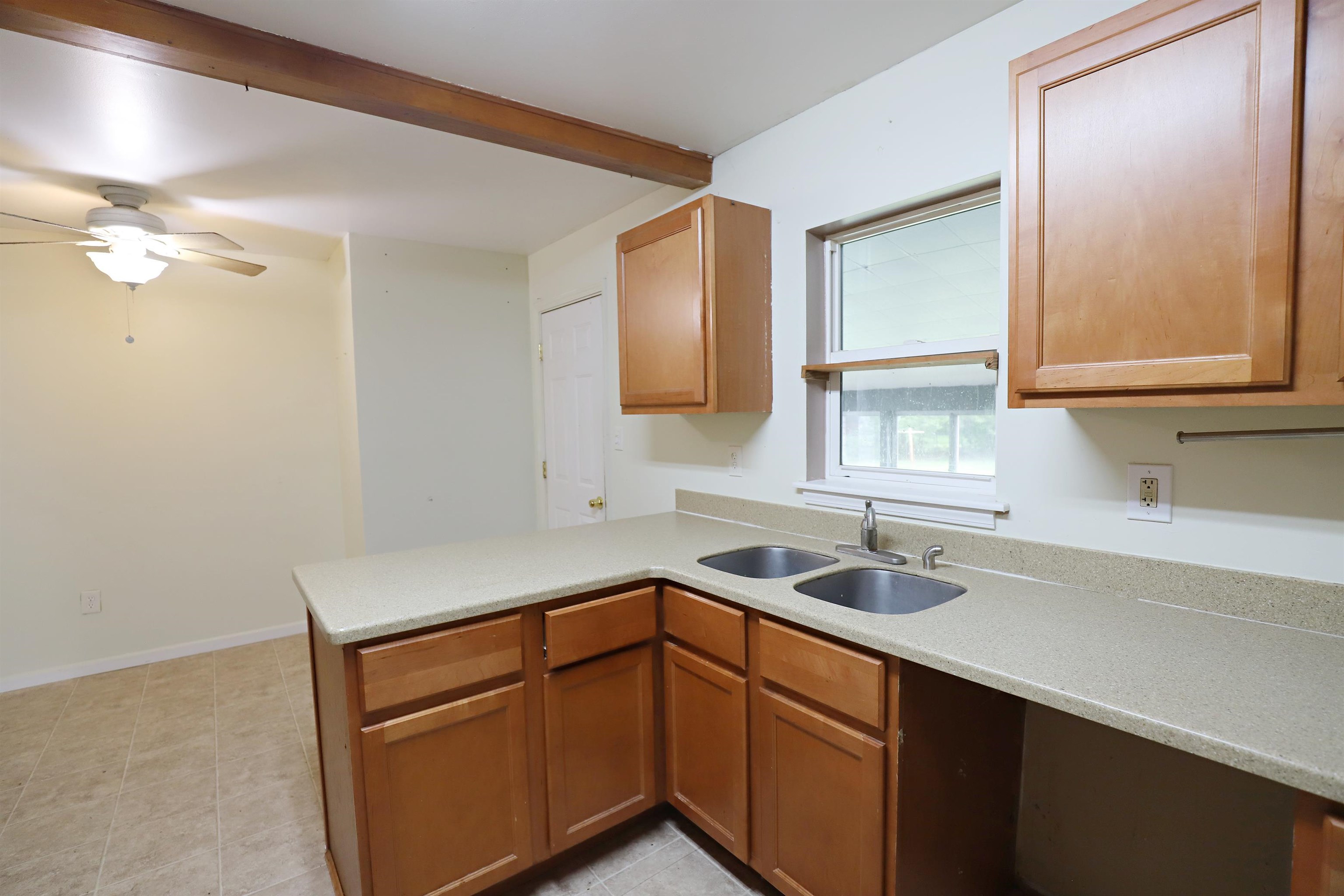 1409 Coutant Street Flushing, MI 48433 - Photo 6 of 26