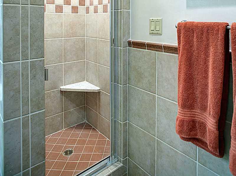 5365 Darlington Road Pittsburgh, PA 15217 - Photo 21 of 25 Full Bath. The shower.
