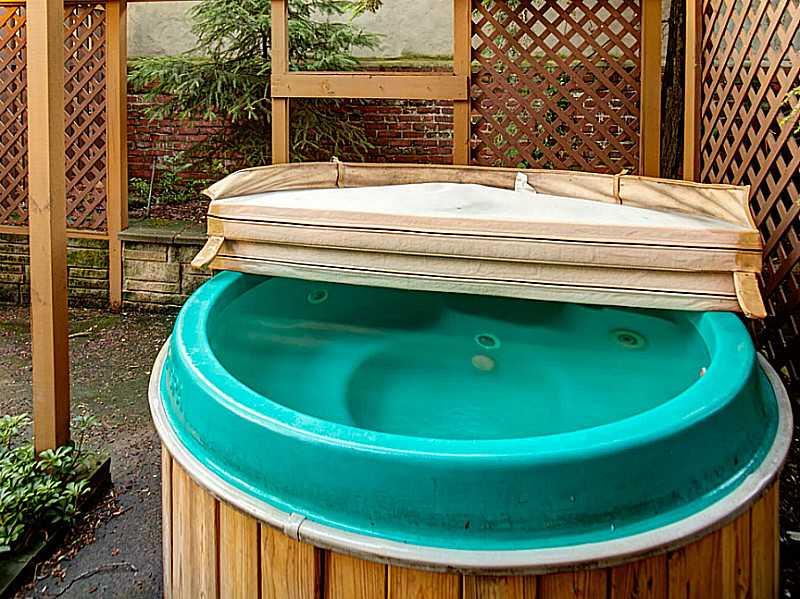 5365 Darlington Road Pittsburgh, PA 15217 - Photo 25 of 25 Yard/Garden. Hot tub.