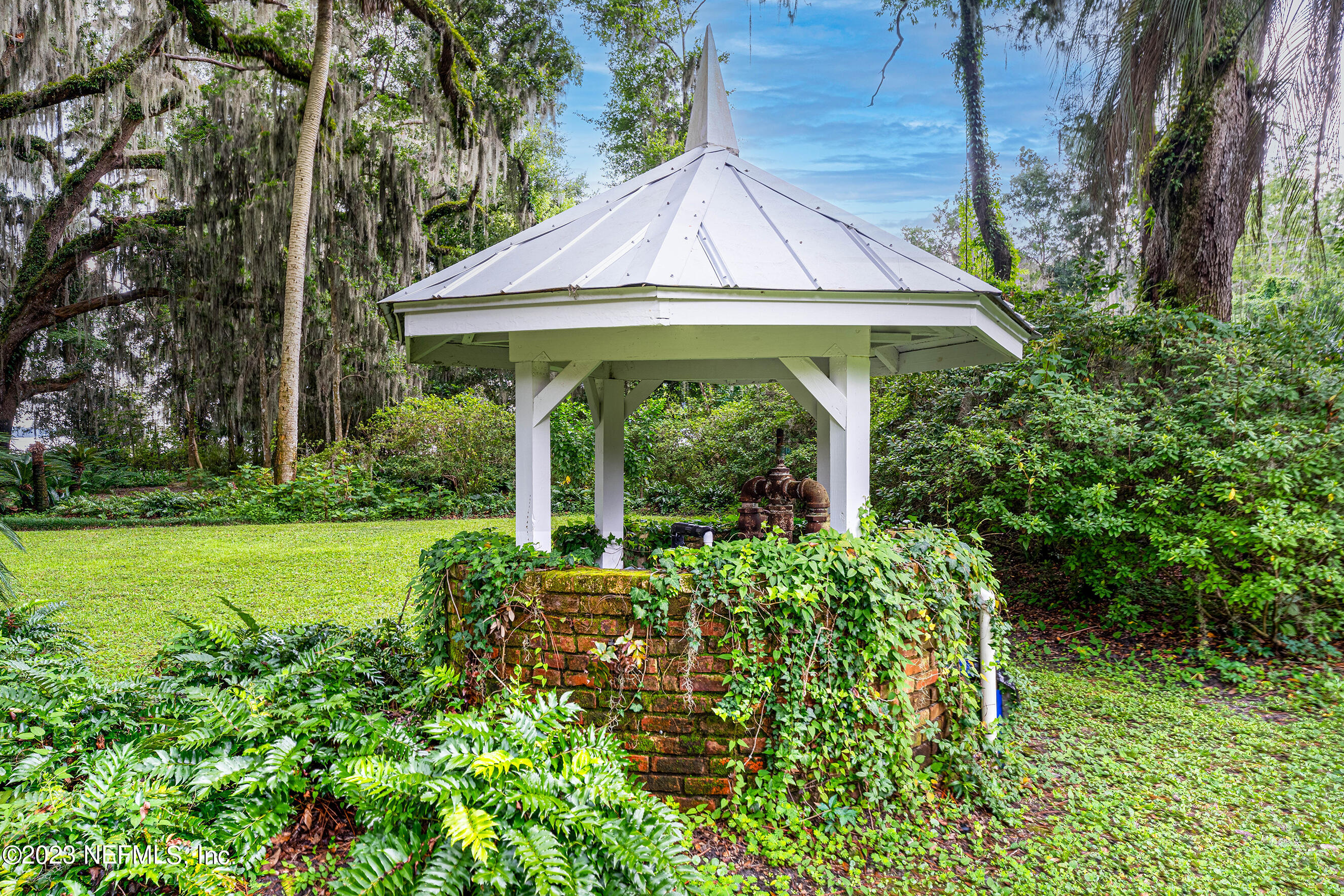 6975 Old Church Road Fleming Island, FL 32003 - Photo 48 of 53 a view of a garden with plants