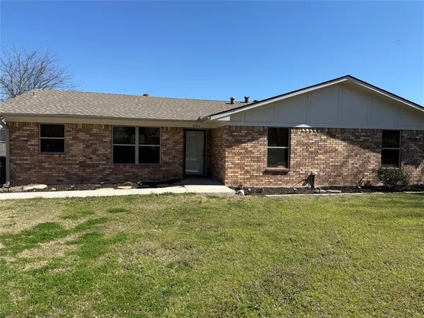 $1,675 | 902 North 4th Street, Wills Point, TX 75169