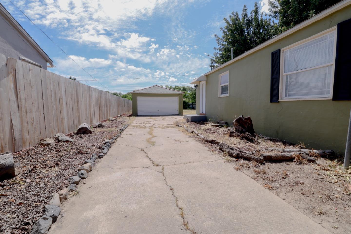 360 East 19th Street Merced, CA 95340 - Photo 2 of 21