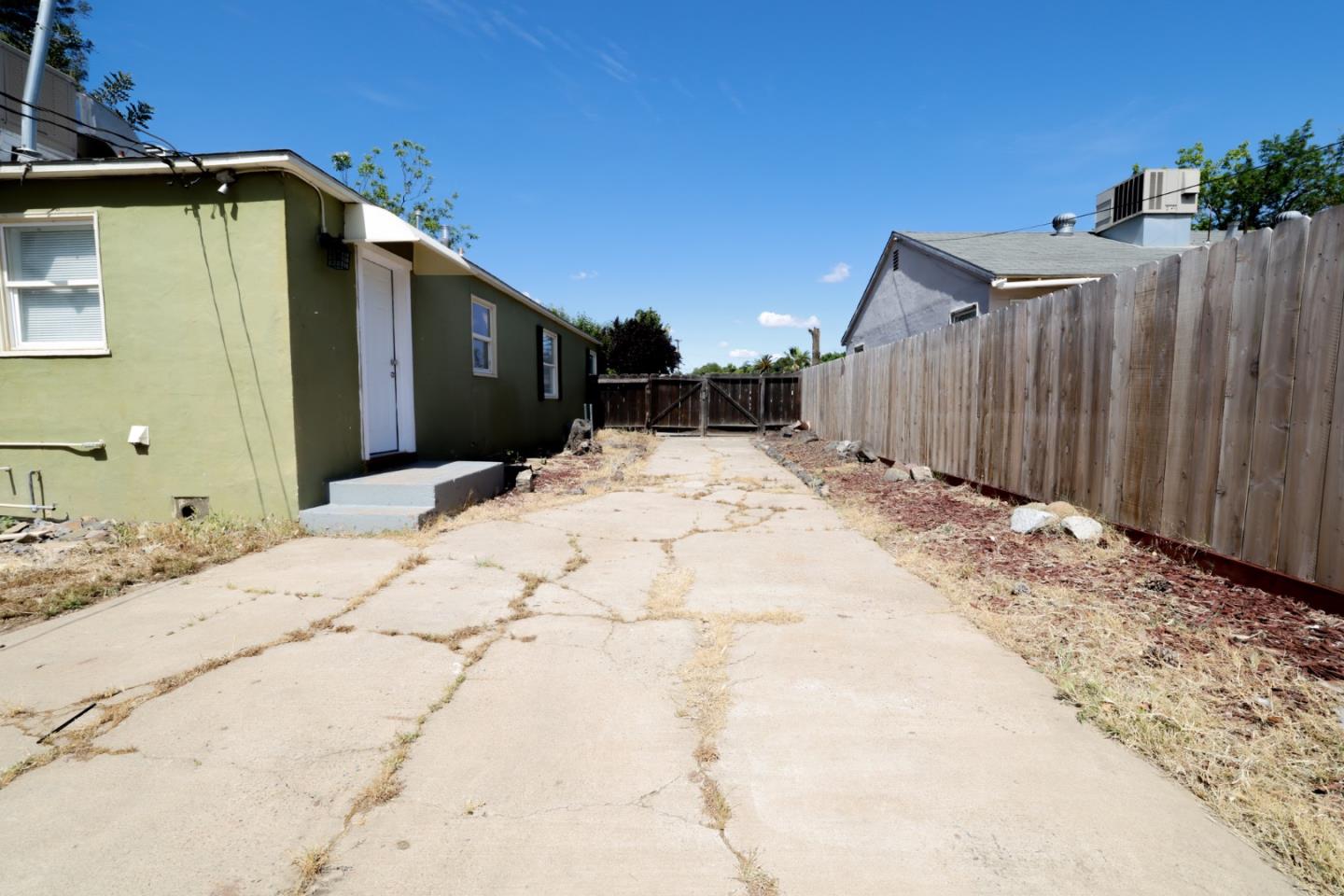 360 East 19th Street Merced, CA 95340 - Photo 7 of 21