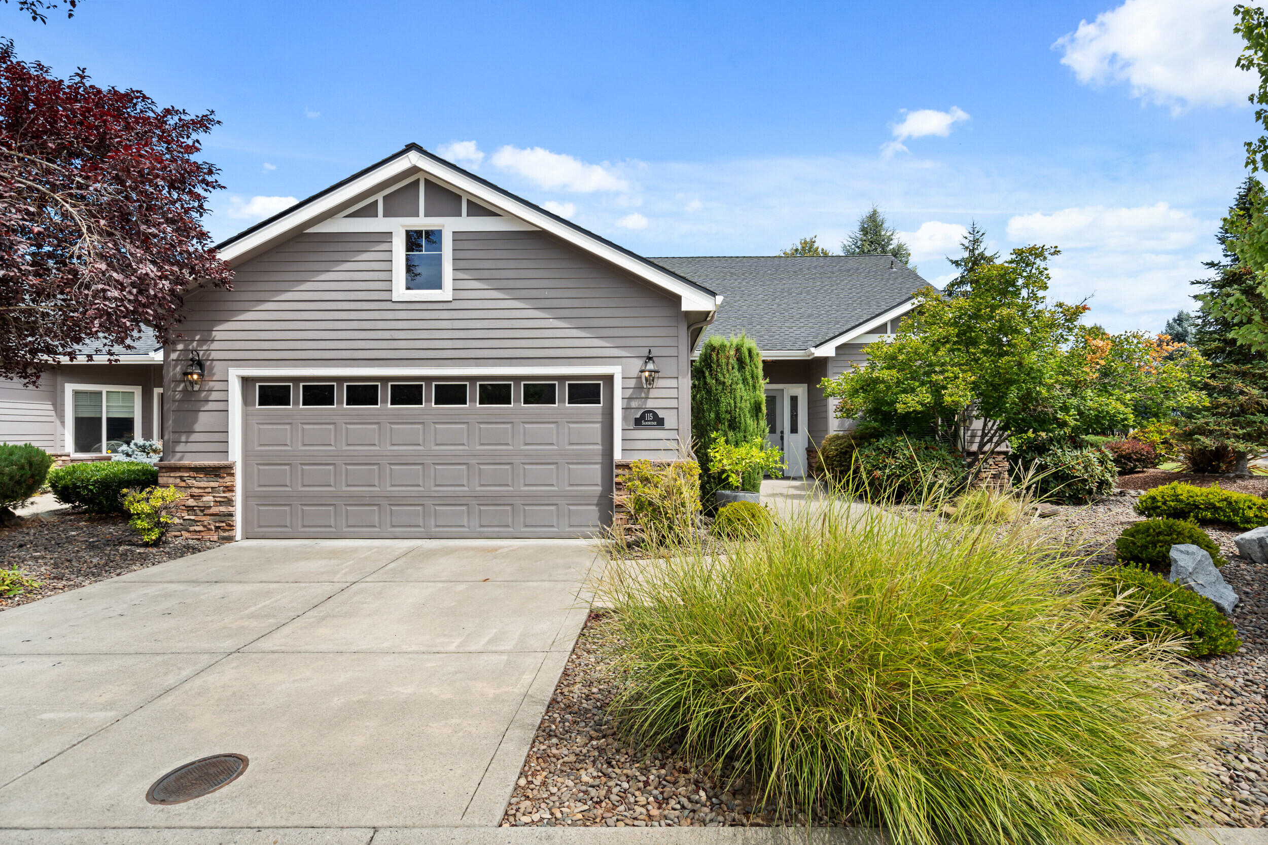 115 Sandridge Way Eagle Point, OR 97524 - Photo 4 of 36 _115 Sandridge Way_ Eagle Point-25