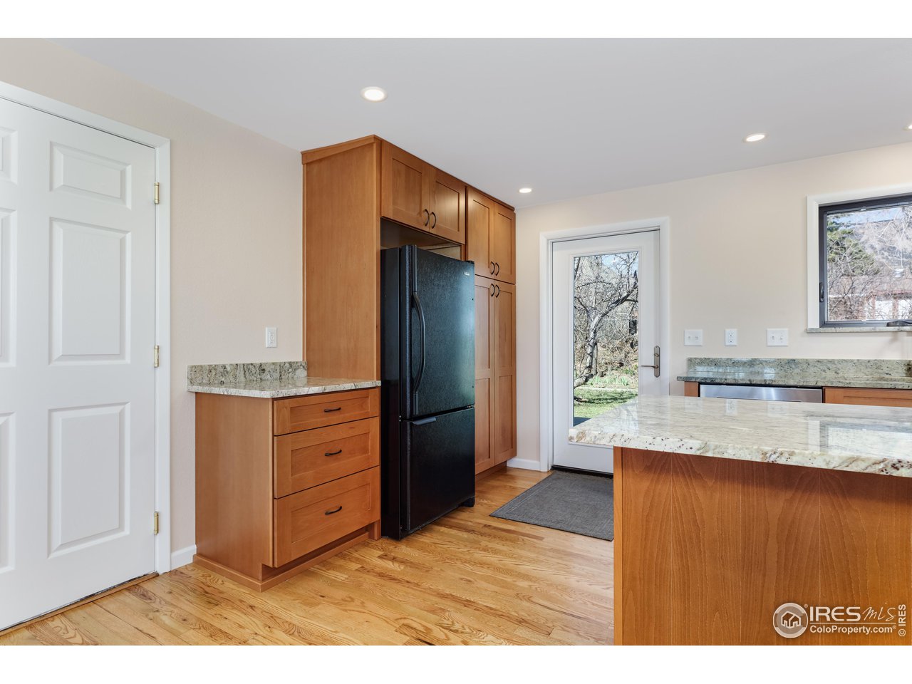 1345 Georgetown Road Boulder, CO 80305 - Photo 23 of 38 Indoor/outdoor flow for easy sunset dining