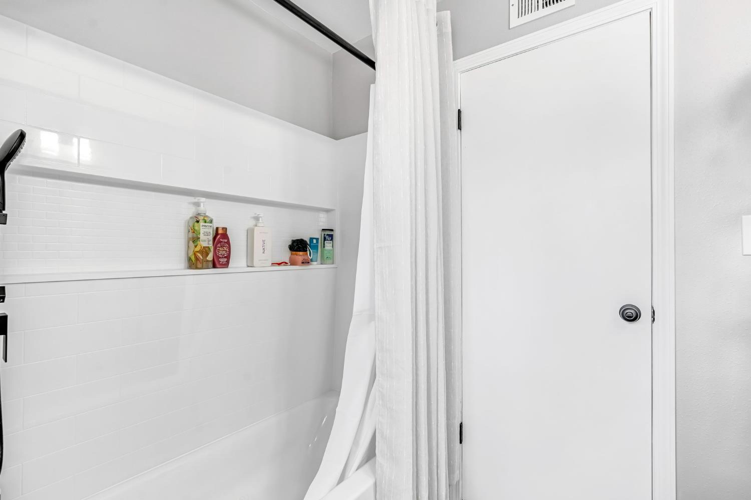 3267 West Rialto Avenue Fresno, CA 93722 - Photo 13 of 34