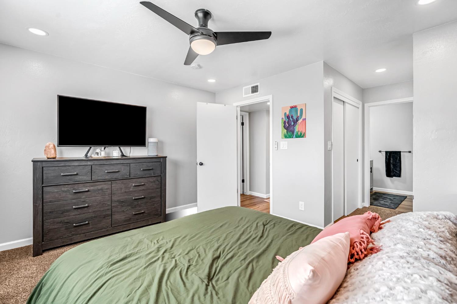 3267 West Rialto Avenue Fresno, CA 93722 - Photo 16 of 34