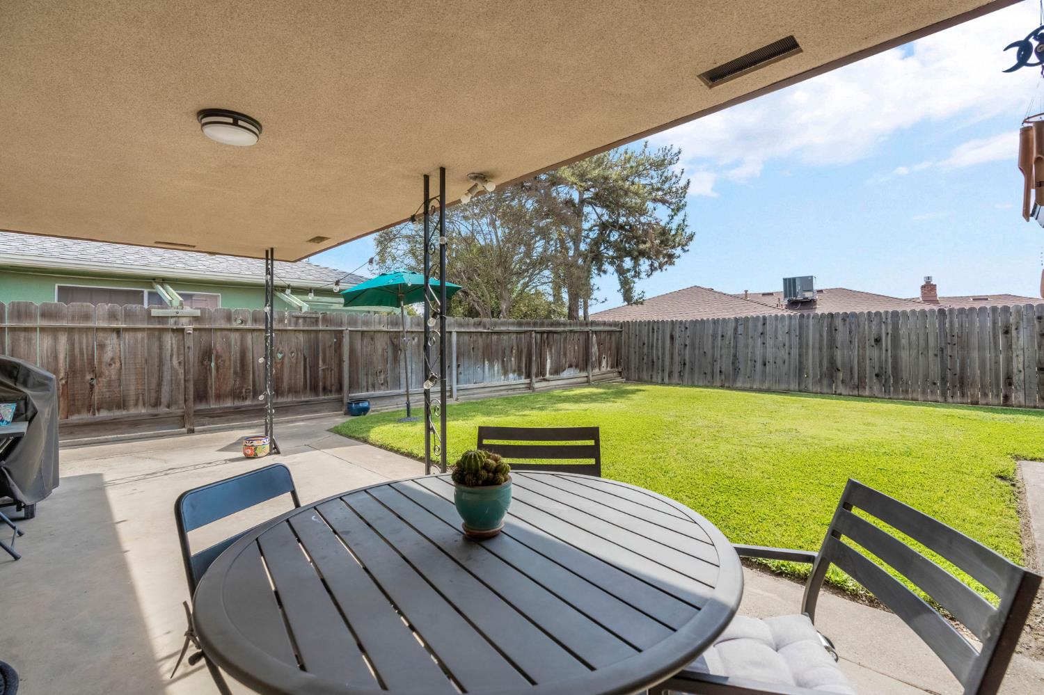 3267 West Rialto Avenue Fresno, CA 93722 - Photo 31 of 34