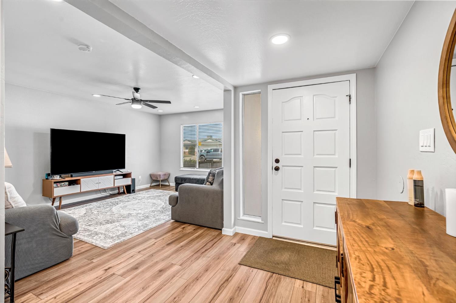 3267 West Rialto Avenue Fresno, CA 93722 - Photo 6 of 34