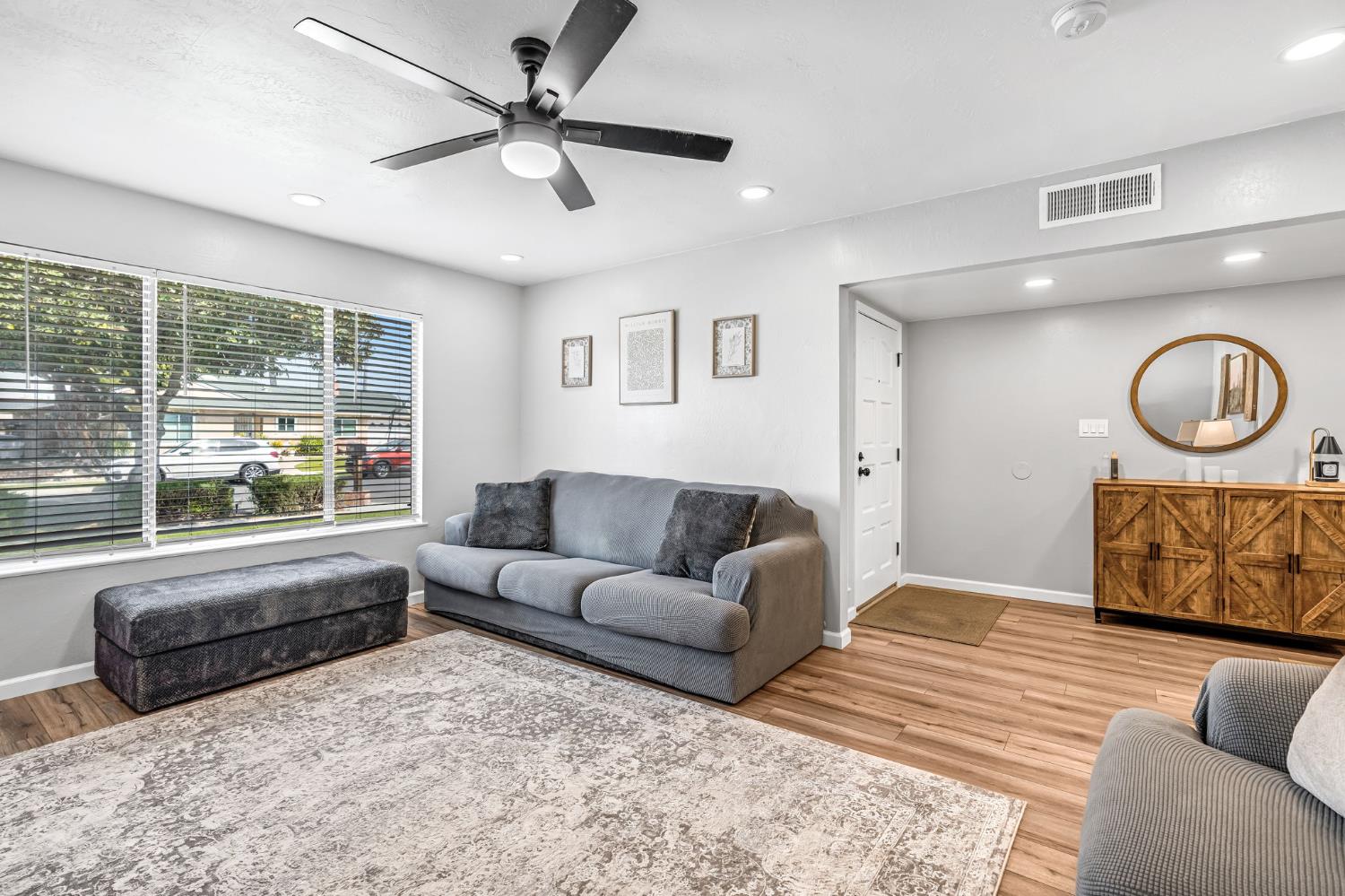 3267 West Rialto Avenue Fresno, CA 93722 - Photo 9 of 34