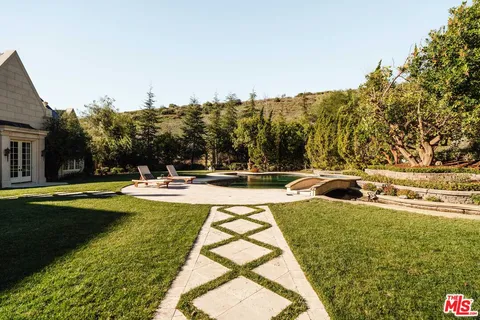 $11,995,000 | 25242 Prado Del Misterio, Calabasas, CA 91302