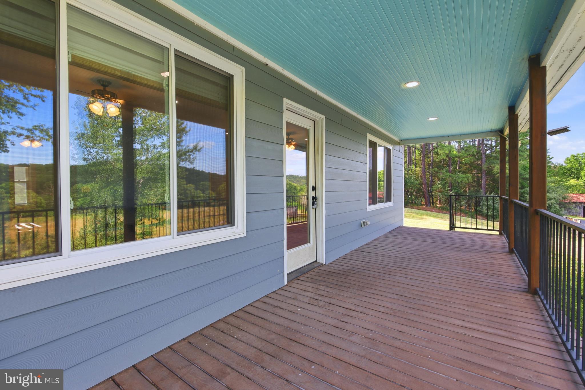 527 Panhandle Road Bentonville, VA 22610 - Photo 7 of 51 Front porch