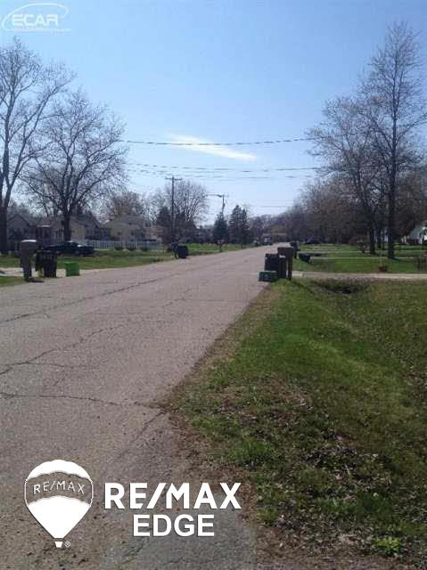 6085 Hopkins Road Flint, MI 48506 - Photo 10 of 10 20433111-9.JPG