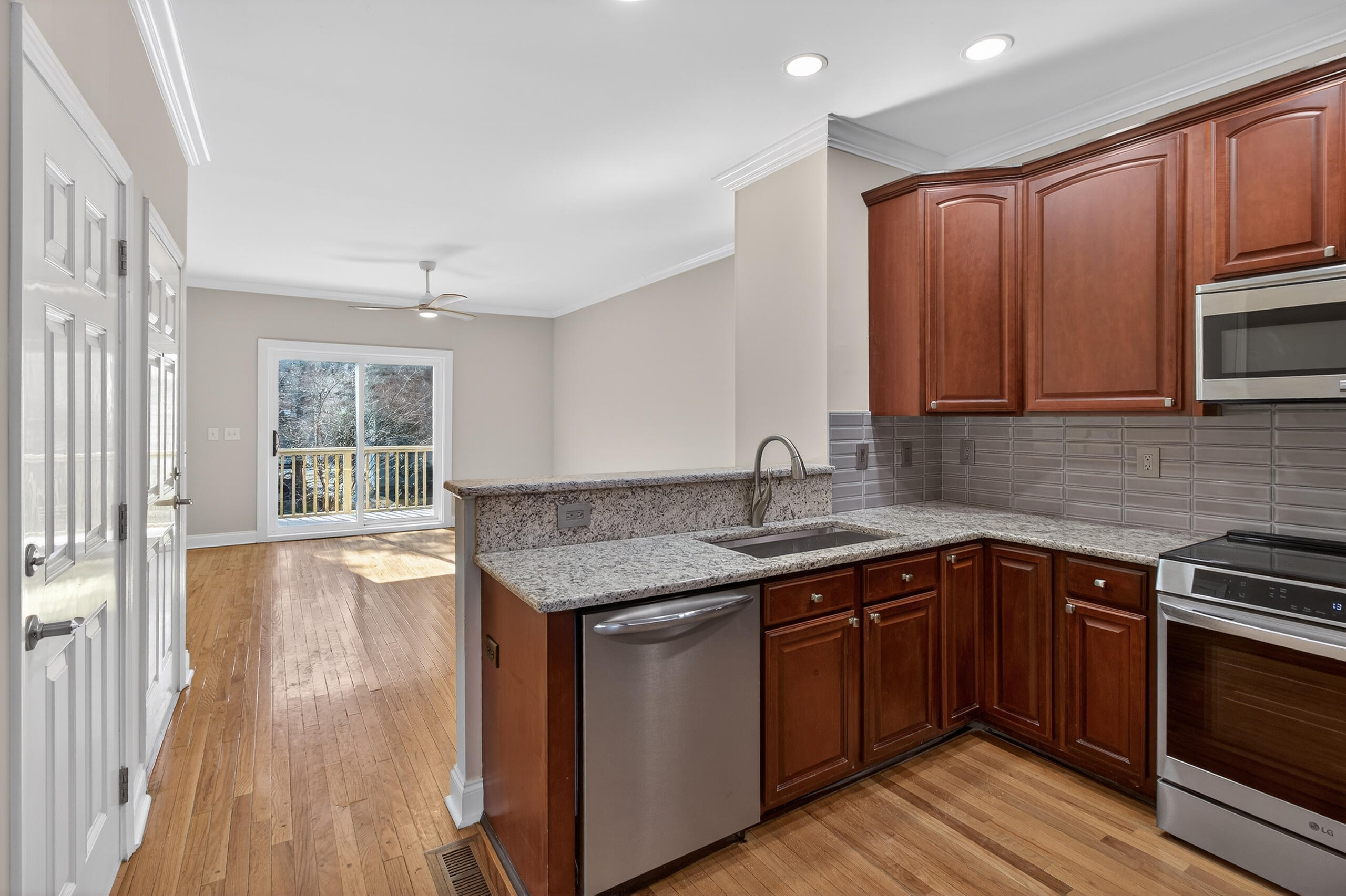 1815 Dogwood Road, Unit 1003 Charleston, SC 29414 - Photo 10 of 28 KITCHEN