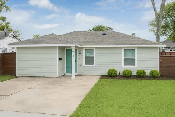 a front view of house with yard