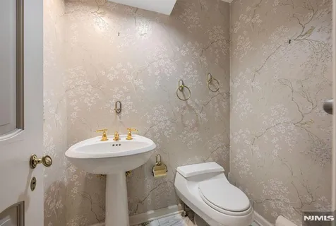 $1,450,000 | 14 Adams Drive, Cresskill, NJ 07626