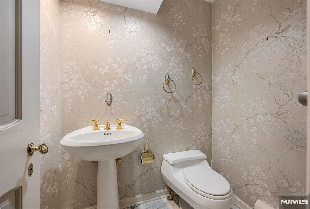 14 Adams Drive Cresskill, NJ 07626 - Photo 12 of 34