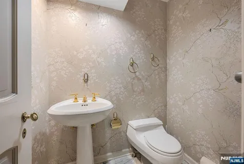 $1,450,000 | 14 Adams Drive, Cresskill, NJ 07626