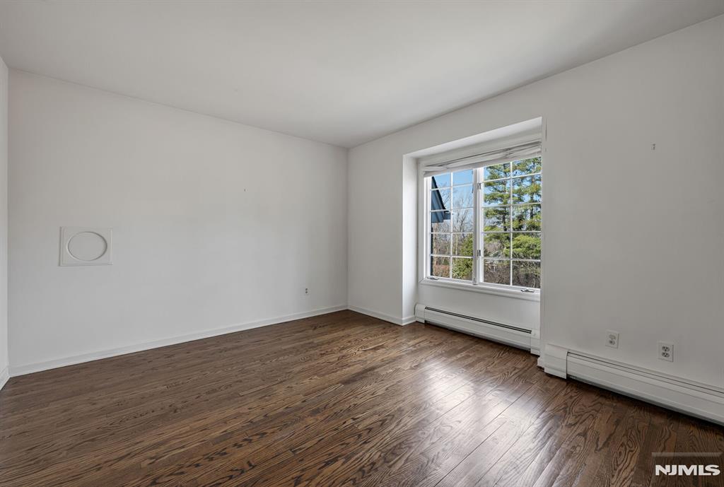 14 Adams Drive Cresskill, NJ 07626 - Photo 21 of 34