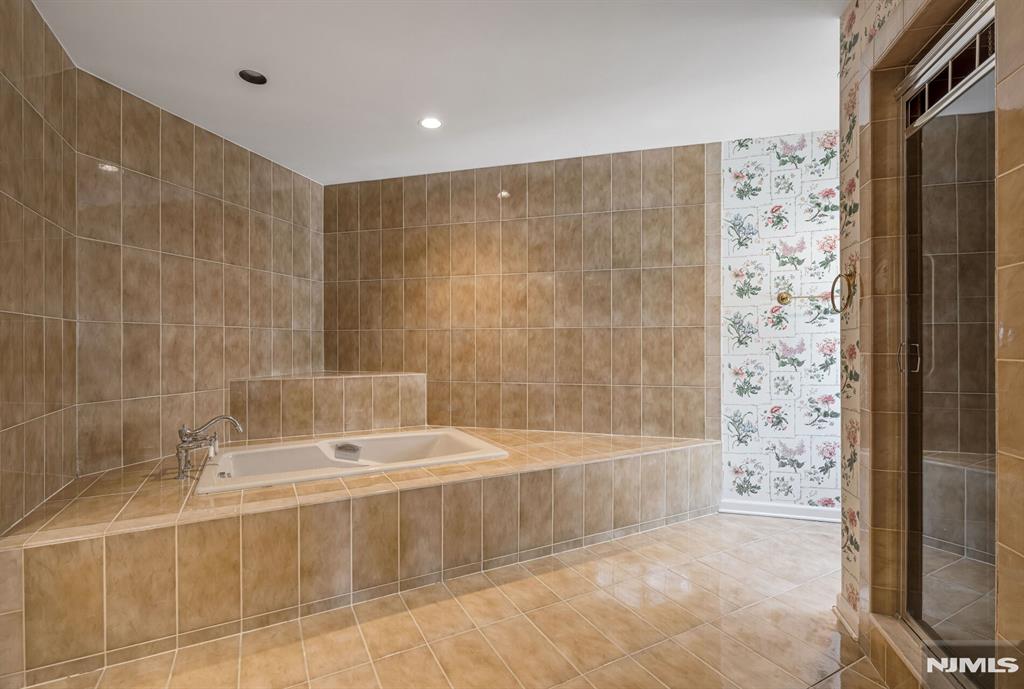 14 Adams Drive Cresskill, NJ 07626 - Photo 22 of 34