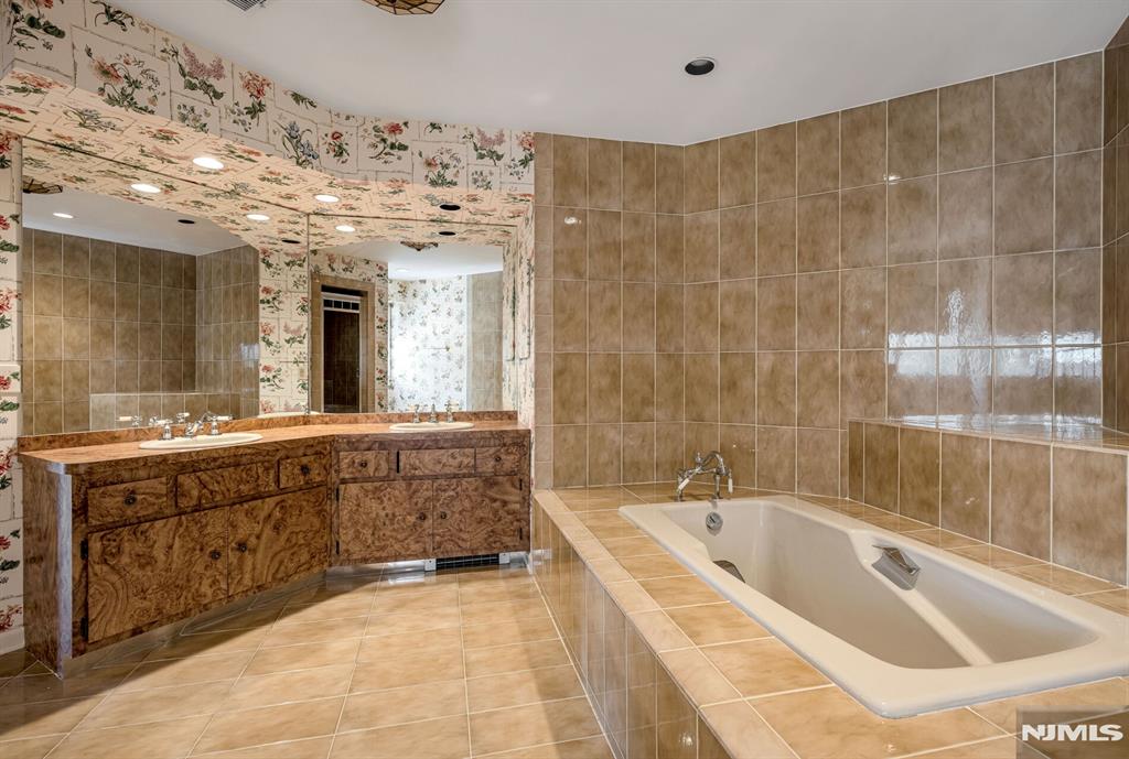 14 Adams Drive Cresskill, NJ 07626 - Photo 23 of 34