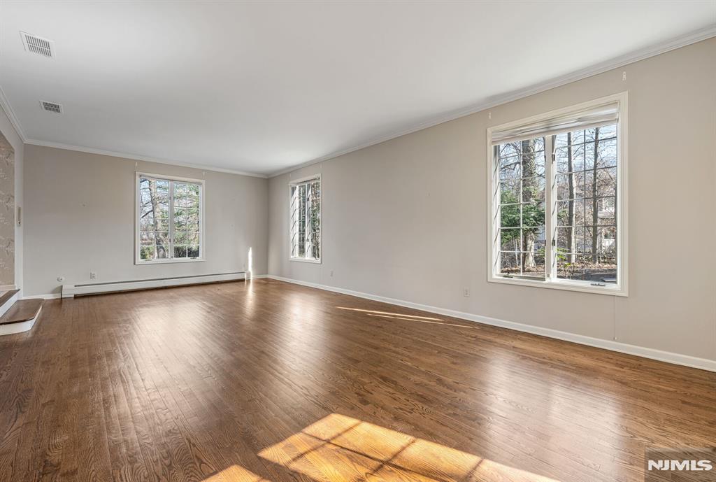 14 Adams Drive Cresskill, NJ 07626 - Photo 5 of 34