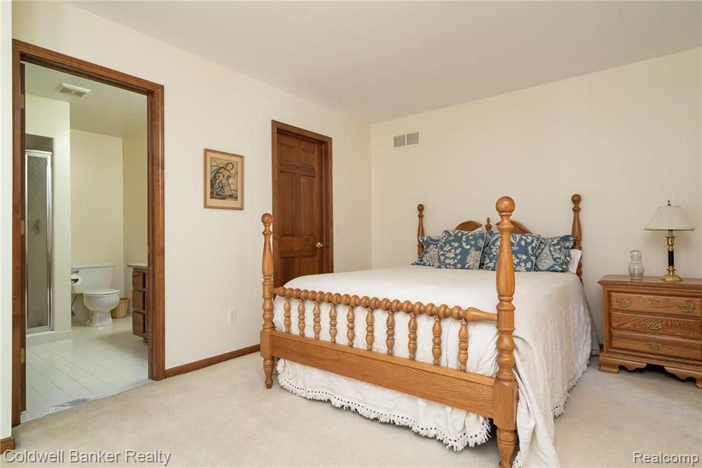 3736 Newcastle Drive Rochester Hills, MI 48306 - Photo 21 of 40