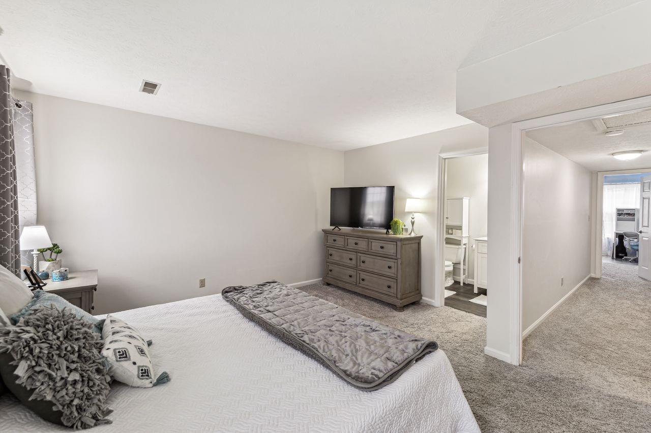 10555 Montgomery Road, Unit 61 Montgomery, OH 45242 - Photo 24 of 33