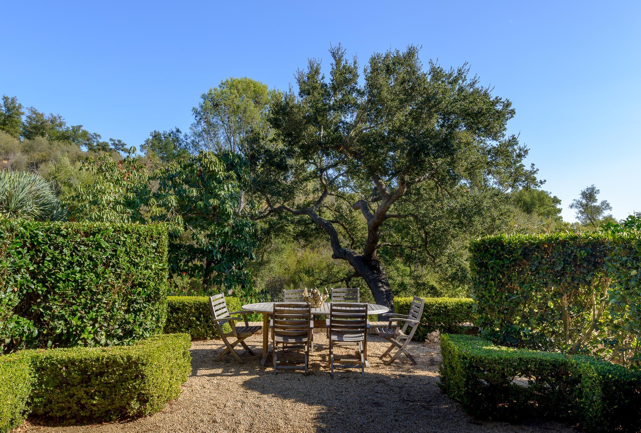 740 Coyote Road Santa Barbara, CA 93108 - Photo 16 of 18 Sitting Area