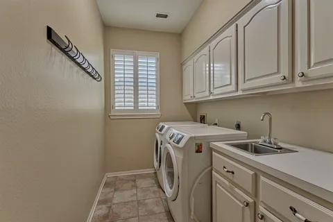 $925,000 | 46 North Copperknoll Circle, The Woodlands, TX 77381