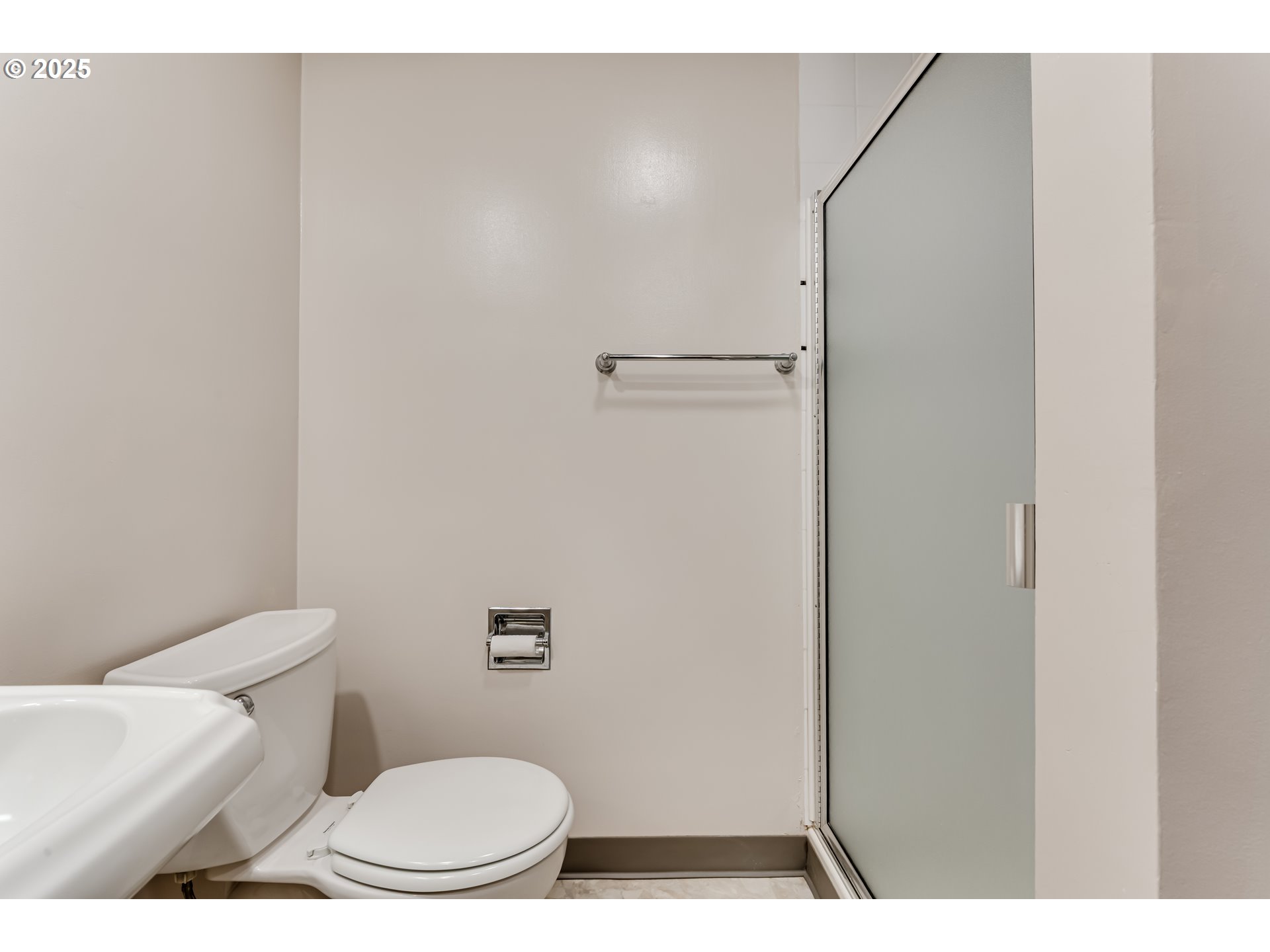 418 Stonewood Drive Eugene, OR 97405 - Photo 23 of 36 a bathroom with a toilet and a mirror
