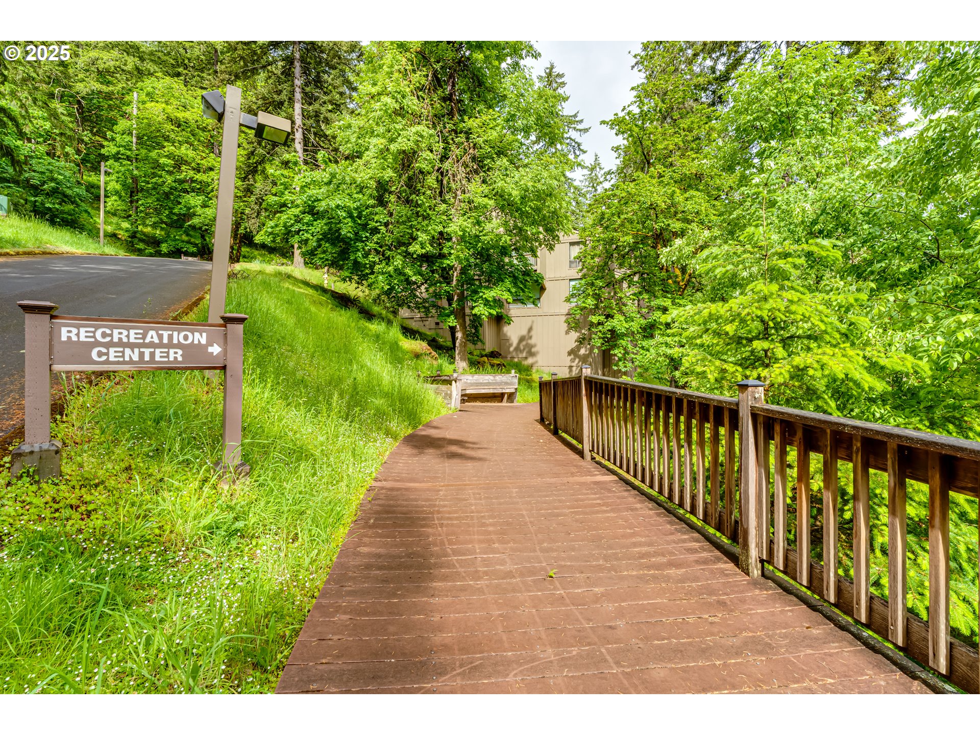 418 Stonewood Drive Eugene, OR 97405 - Photo 27 of 36 a balcony with trees in front of it