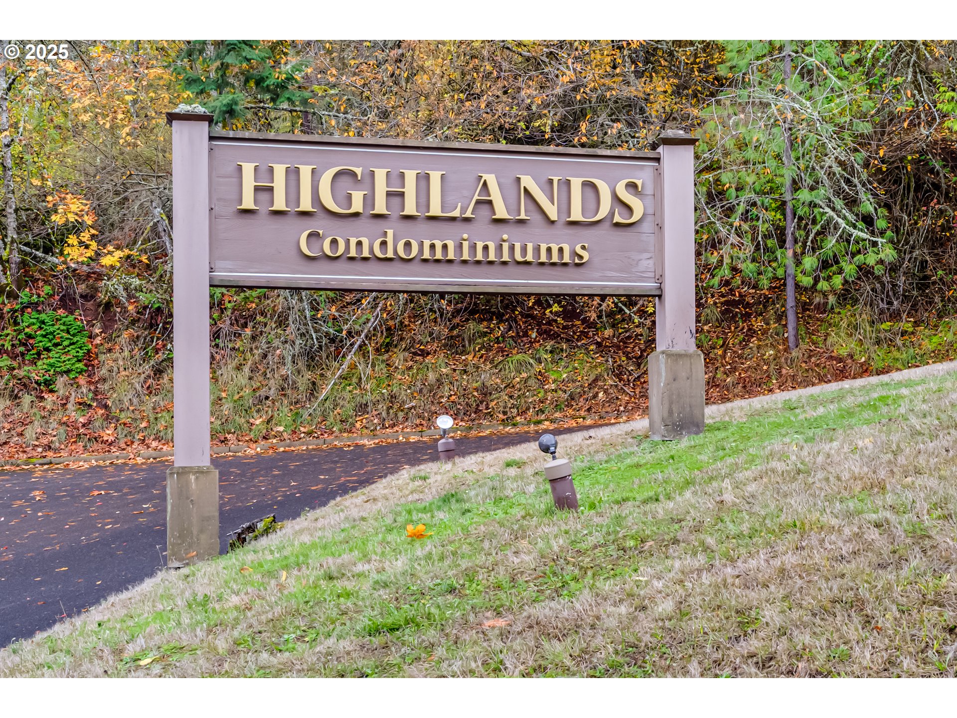 418 Stonewood Drive Eugene, OR 97405 - Photo 36 of 36 a sign broad in front of a building