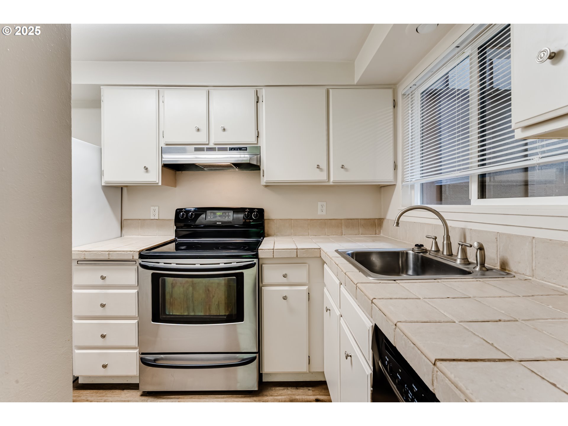 418 Stonewood Drive Eugene, OR 97405 - Photo 5 of 36 a kitchen with granite countertop a stove sink and cabinets