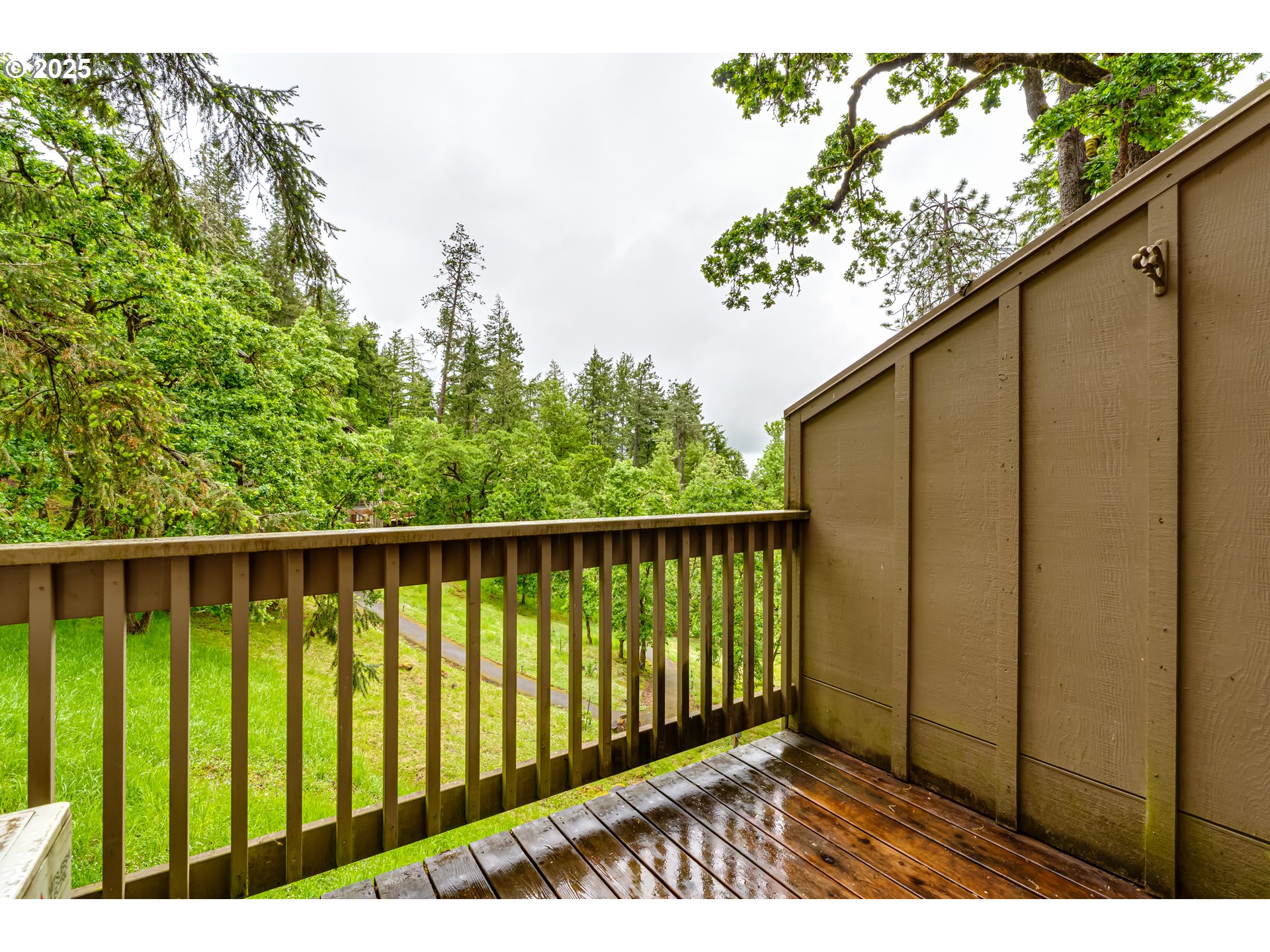 418 Stonewood Drive Eugene, OR 97405 - Photo 9 of 36 a balcony with trees in front of it