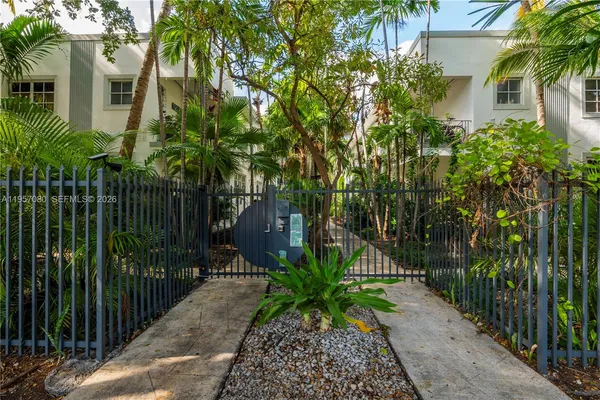 $2,700 | 728 Lenox Avenue, Unit A8, Miami Beach, FL 33139