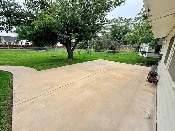 $235,000 | 1346 Hillcrest Drive, Graham, TX 76450