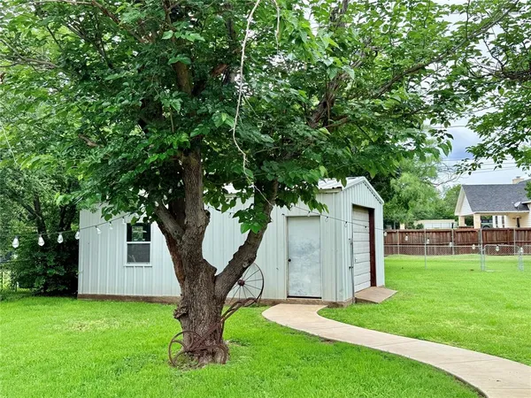 $235,000 | 1346 Hillcrest Drive, Graham, TX 76450