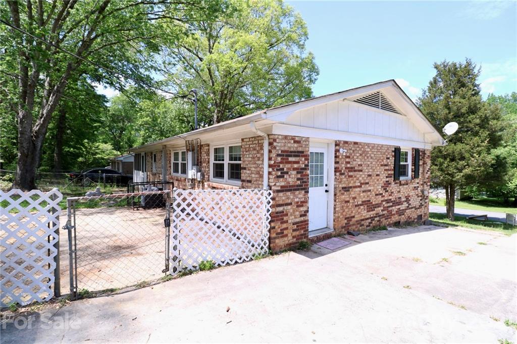 805 Park Road Dallas, NC 28034 - Photo 2 of 11 Gallery Image 2