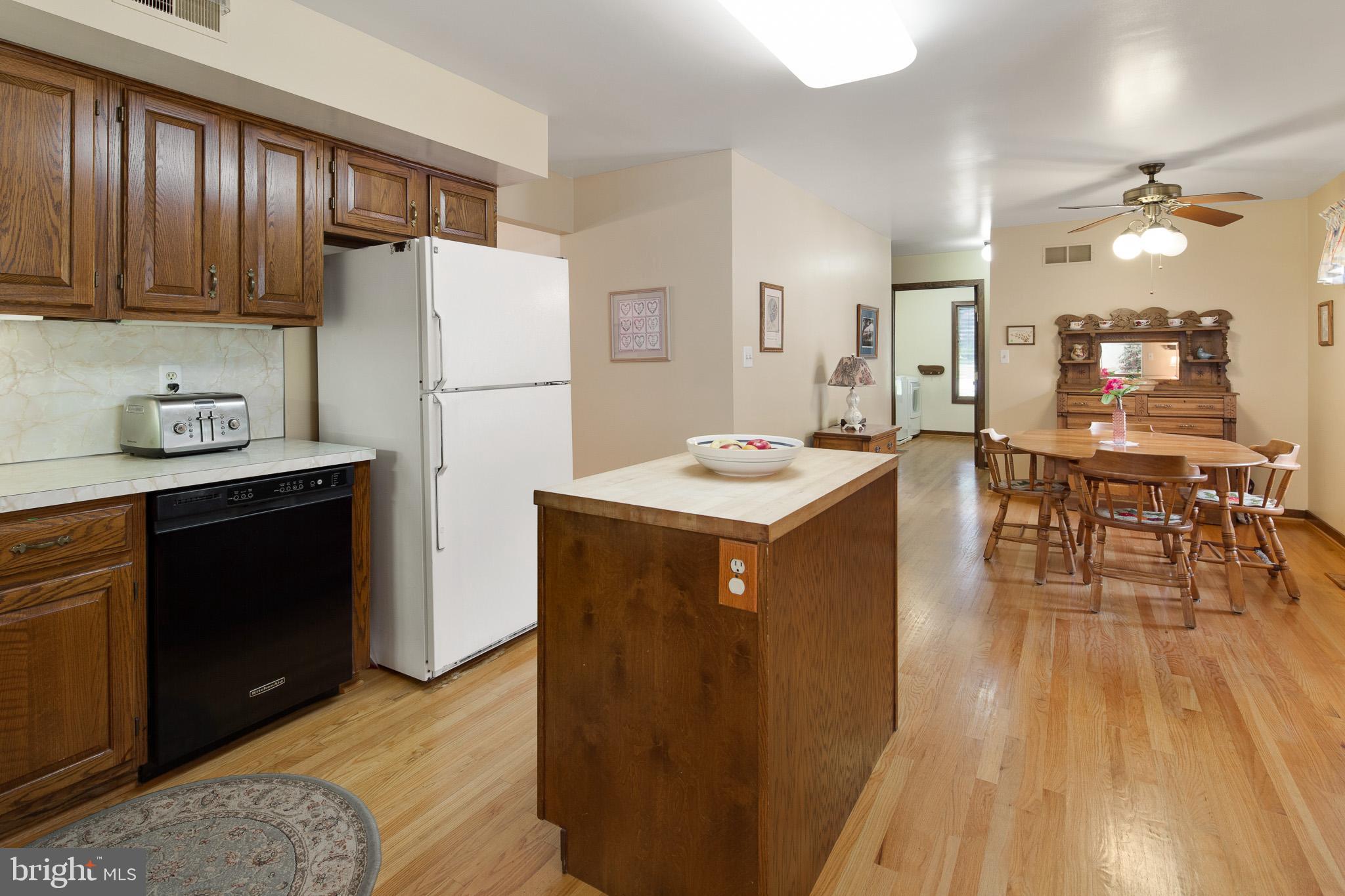 11 Anderson Lane Newark, DE 19711 - Photo 11 of 25 Kitchen with eat-in area