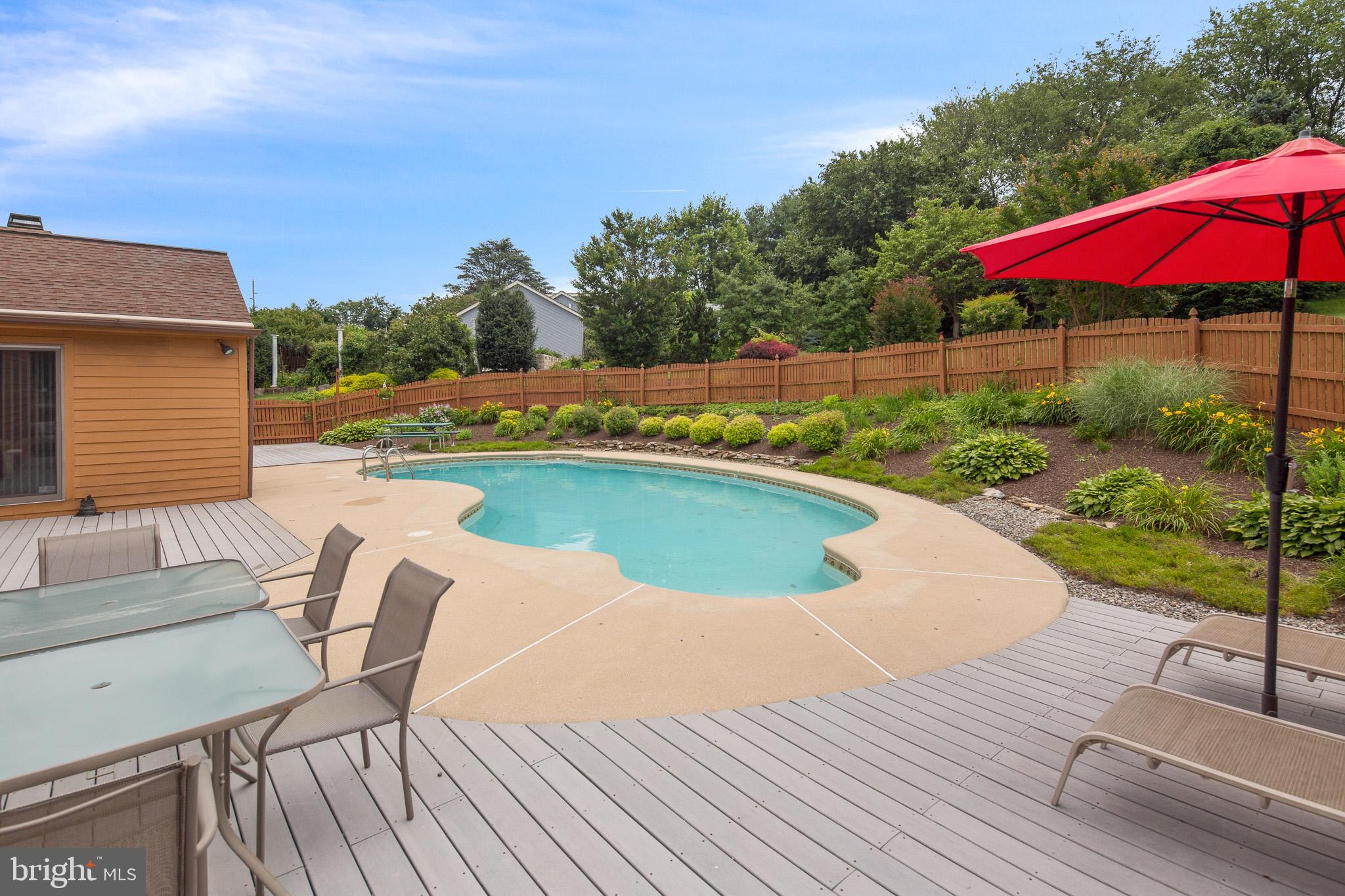 11 Anderson Lane Newark, DE 19711 - Photo 3 of 25 Built in pool and decking