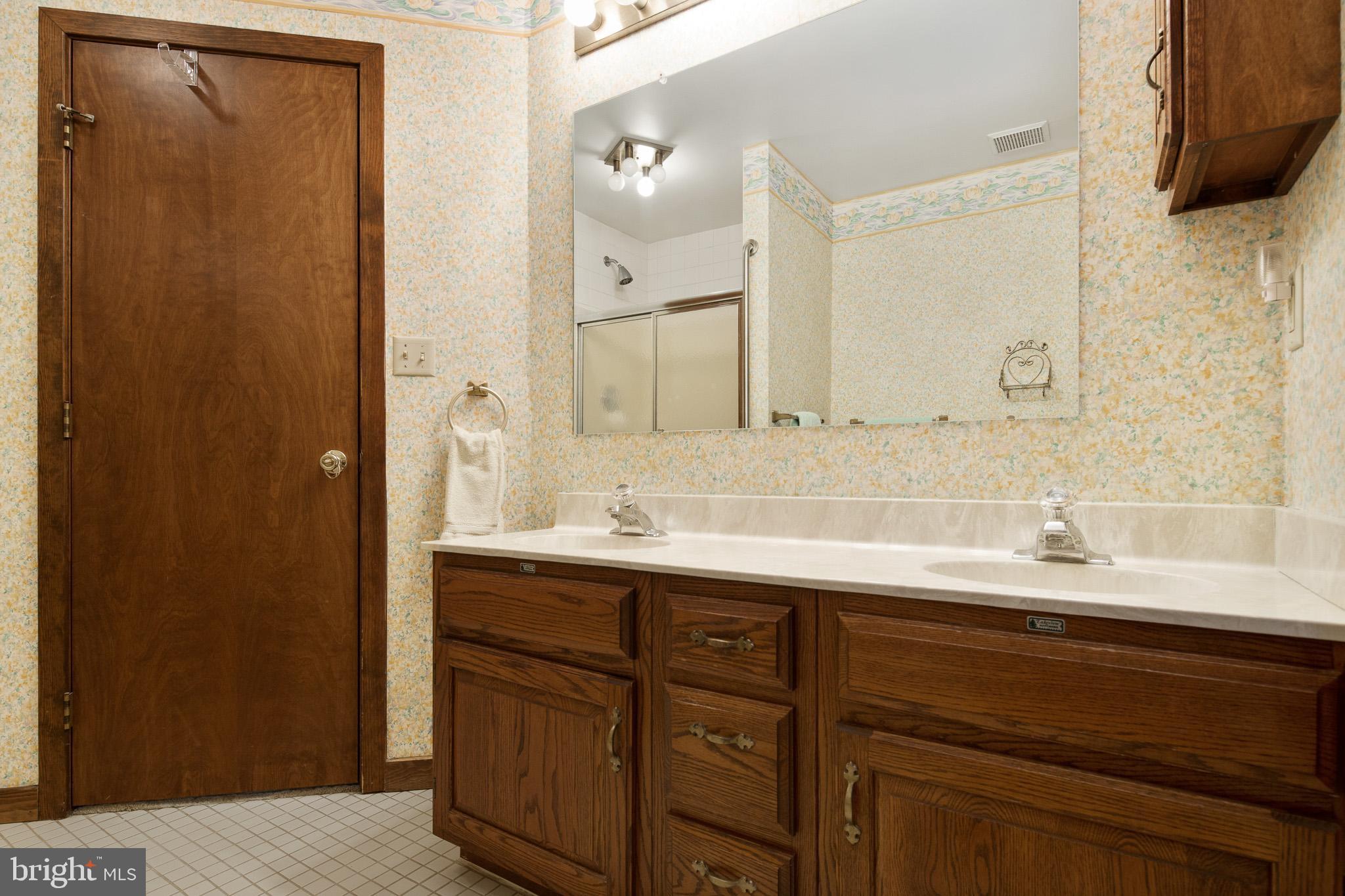 11 Anderson Lane Newark, DE 19711 - Photo 21 of 25 Master Bathroom