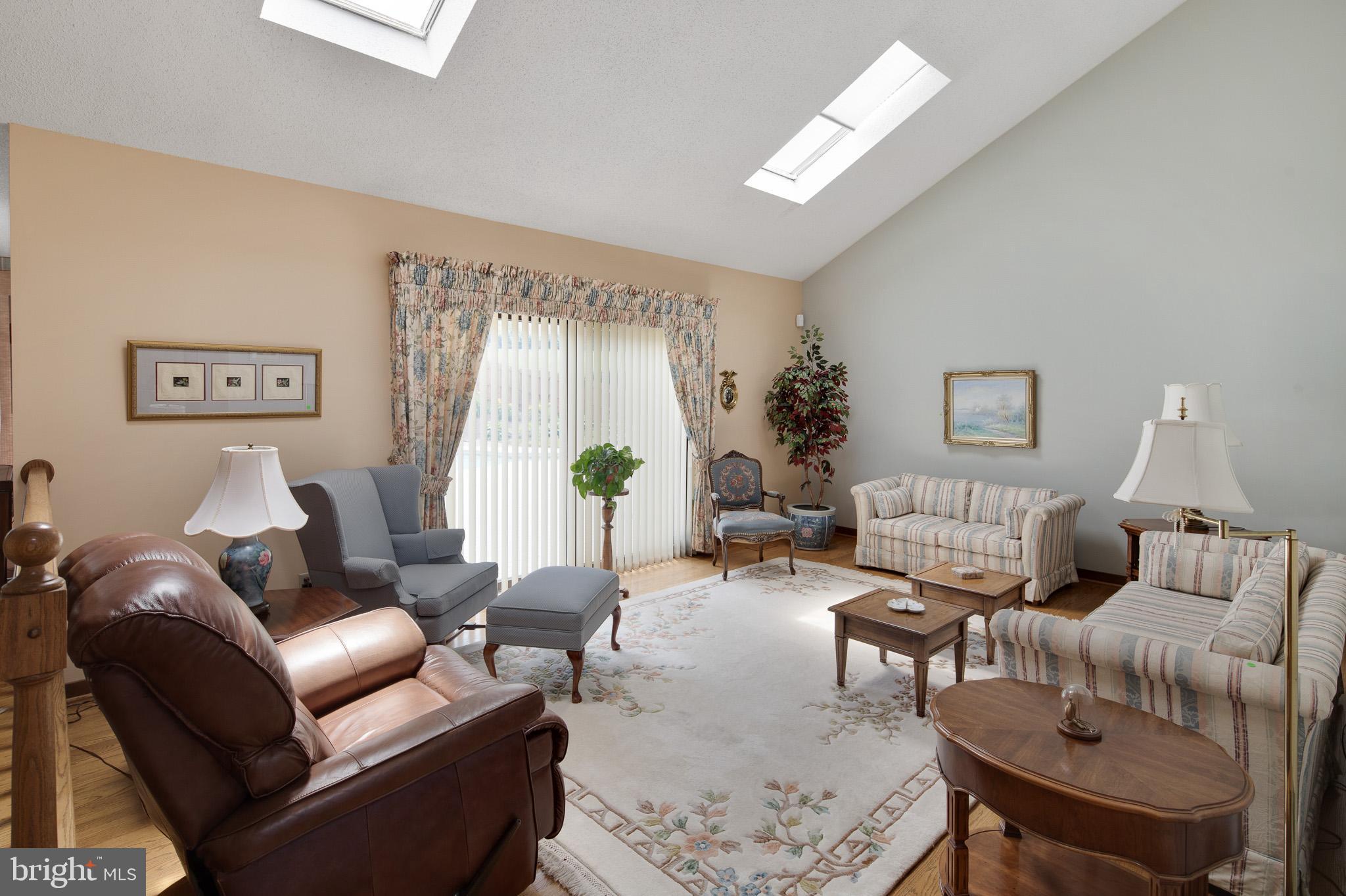 11 Anderson Lane Newark, DE 19711 - Photo 7 of 25 Living Room