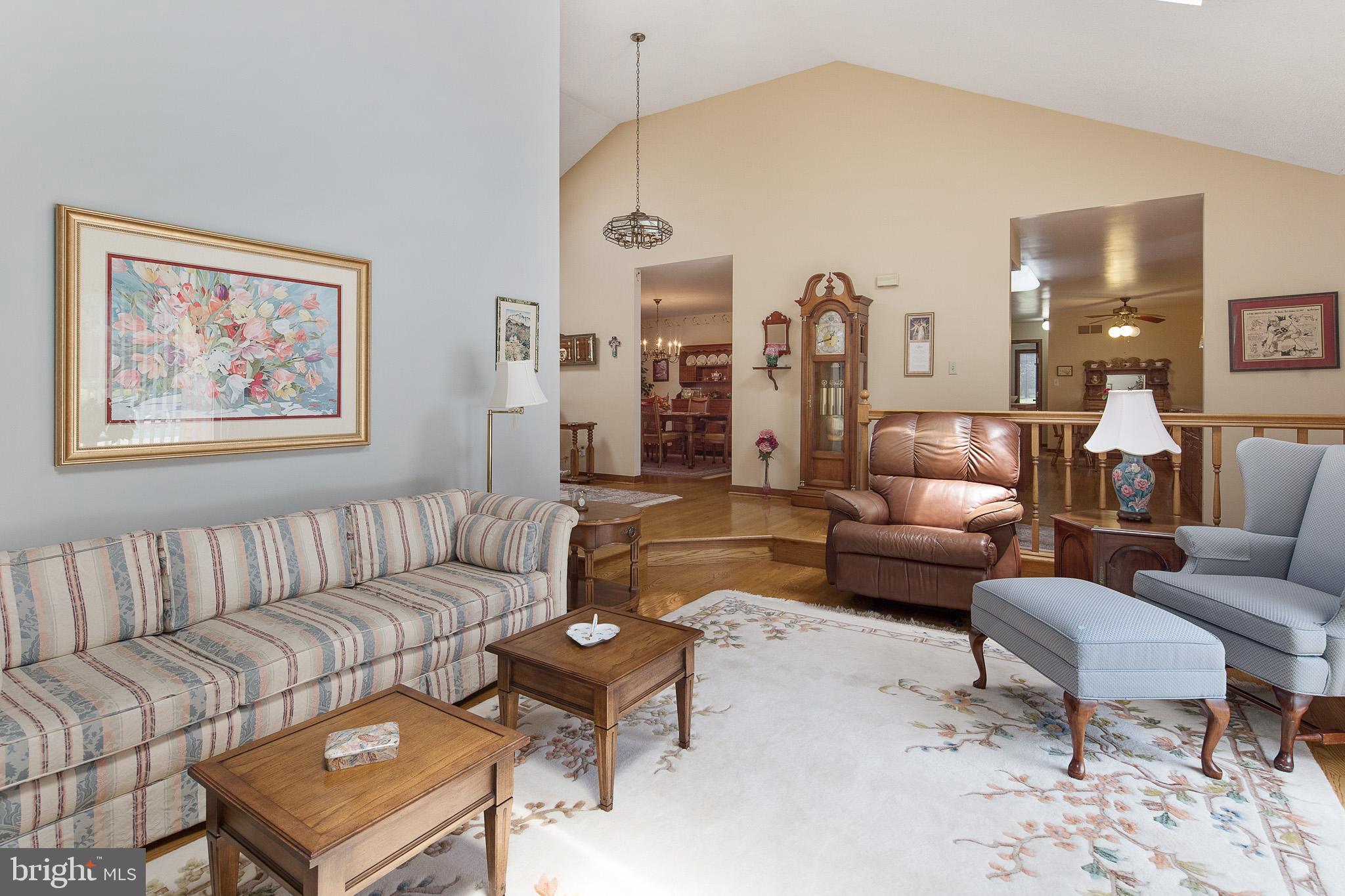 11 Anderson Lane Newark, DE 19711 - Photo 8 of 25 Living Room looking into Foyer and Kitchen