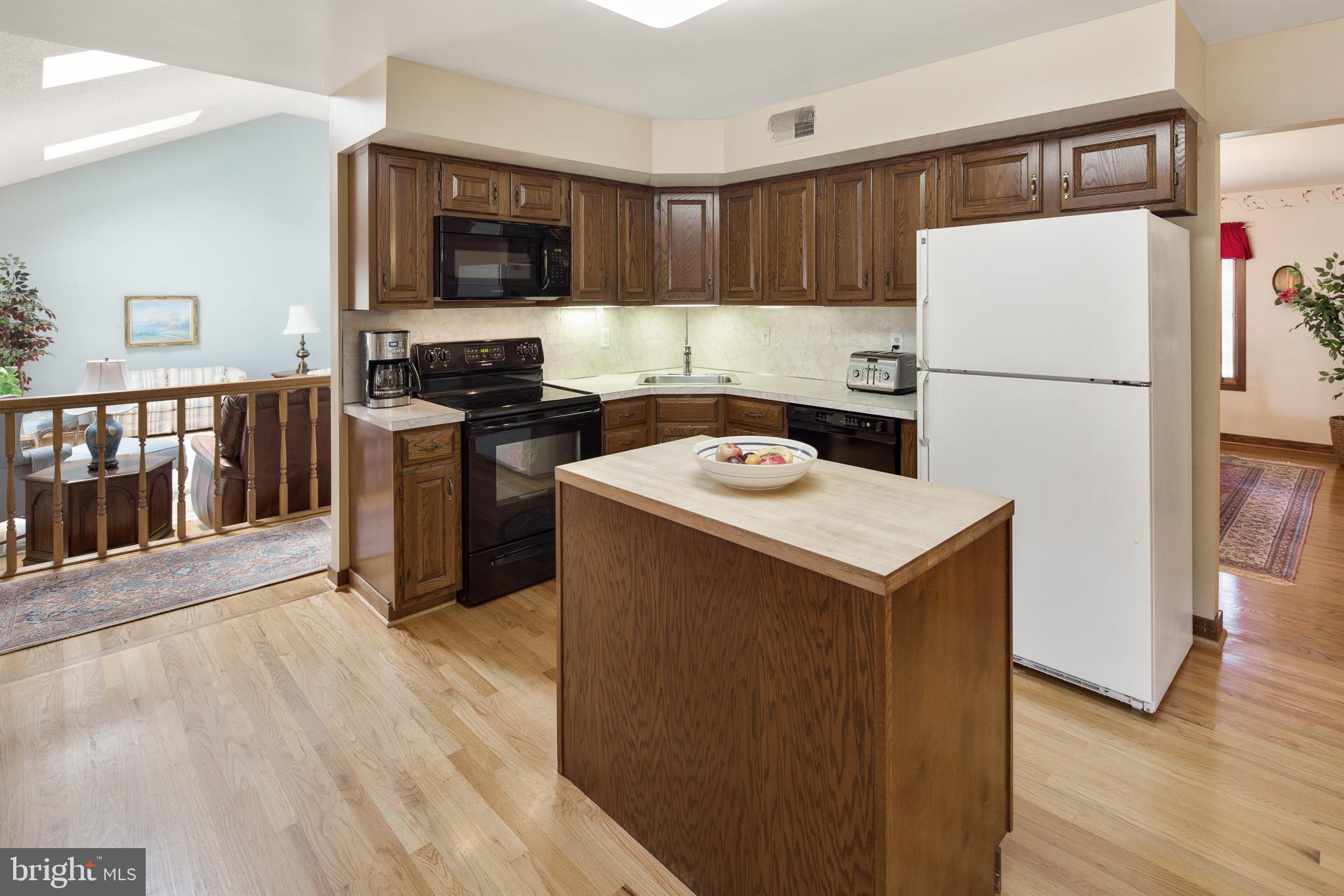 11 Anderson Lane Newark, DE 19711 - Photo 10 of 25 Kitchen, looking into Living Room